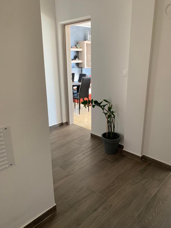 App Maria 1 Apartman Zambratija Kültér fotó