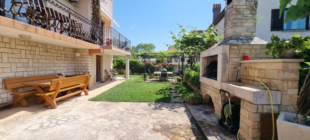 App Maria 1 Apartman Zambratija Kültér fotó