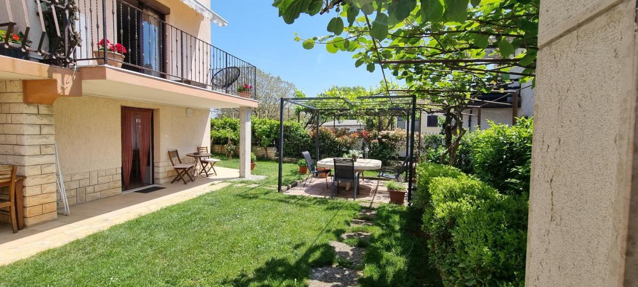 App Maria 1 Apartman Zambratija Kültér fotó
