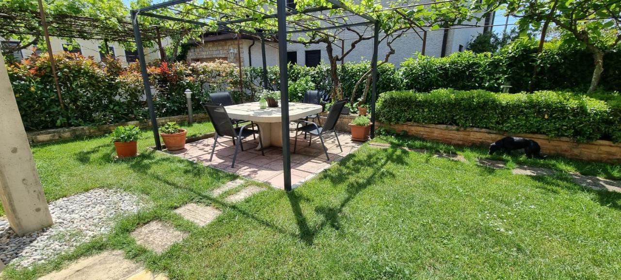 App Maria 1 Apartman Zambratija Kültér fotó