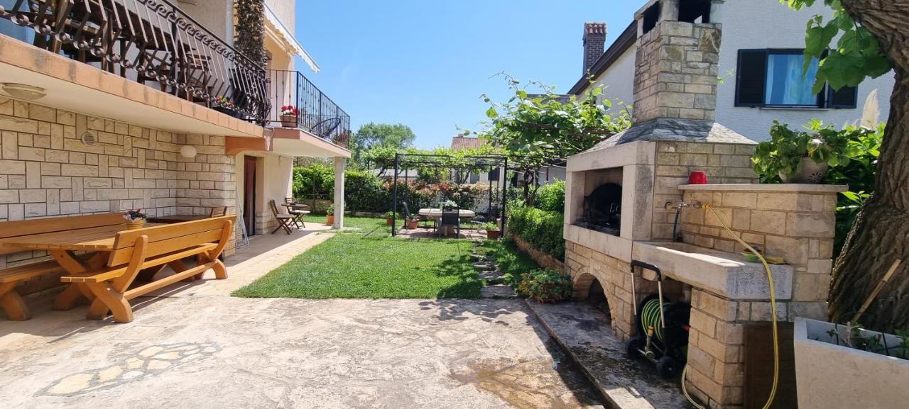 App Maria 1 Apartman Zambratija Kültér fotó